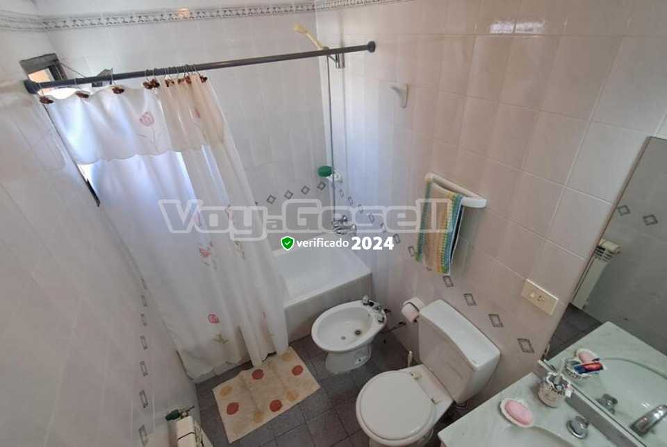 Alquilo Departamento El Chalten 2C en Villa Gesell zona Centro Comercial a 100 Mts de la Playa