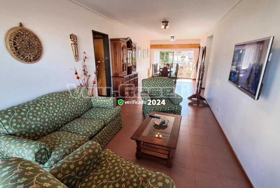 Alquilo Departamento El Chalten 2C en Villa Gesell zona Centro Comercial a 100 Mts de la Playa 