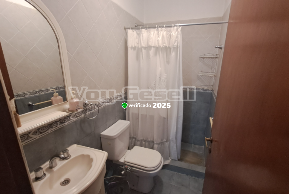 Alquilo Casa Chicha en Villa Gesell zona Centro a 900 mts de la Playa