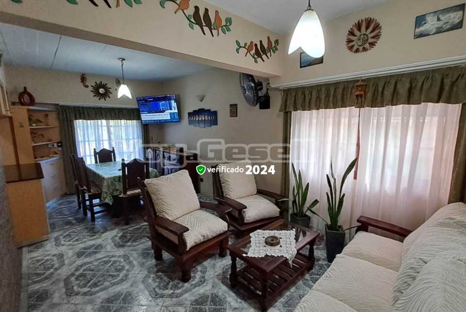 Alquilo Casa Clarisa  en Villa Gesell zona Sur a 400 Mts de la Playa 