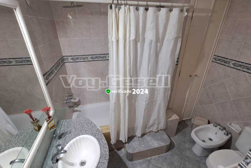 Alquilo Casa Clarisa  en Villa Gesell zona Sur a 400 Mts de la Playa