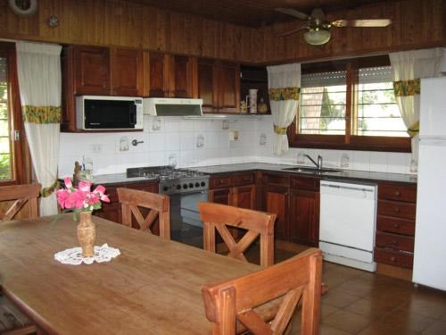Alquilo Chalet Collie en Villa Gesell zona Barrio Norte a 600 Mts de la Playa 