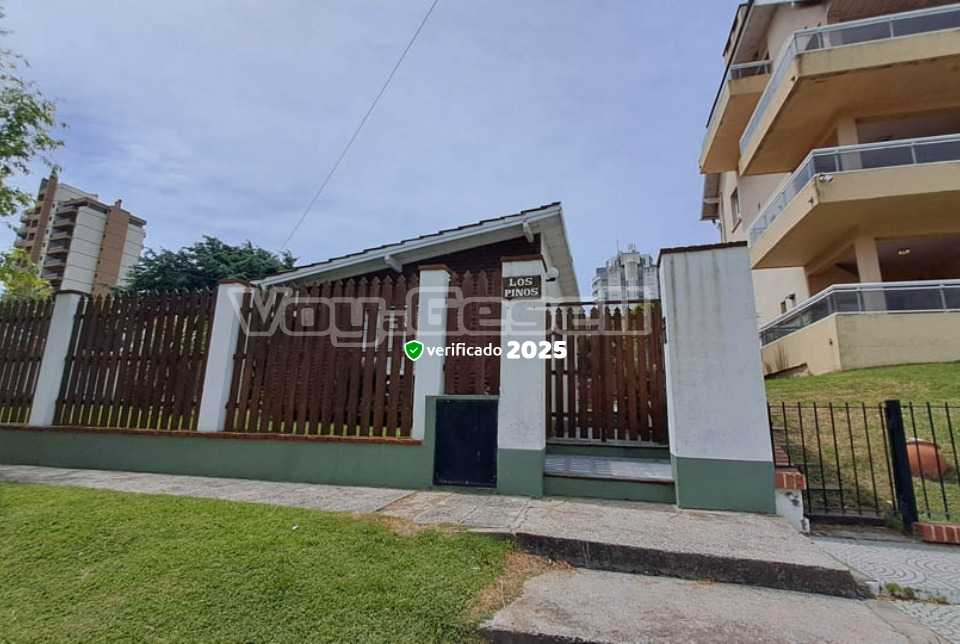 Alquilo Departamento Complejo Los Pinos en Villa Gesell zona Centro Comercial a 250 mts de la Playa 