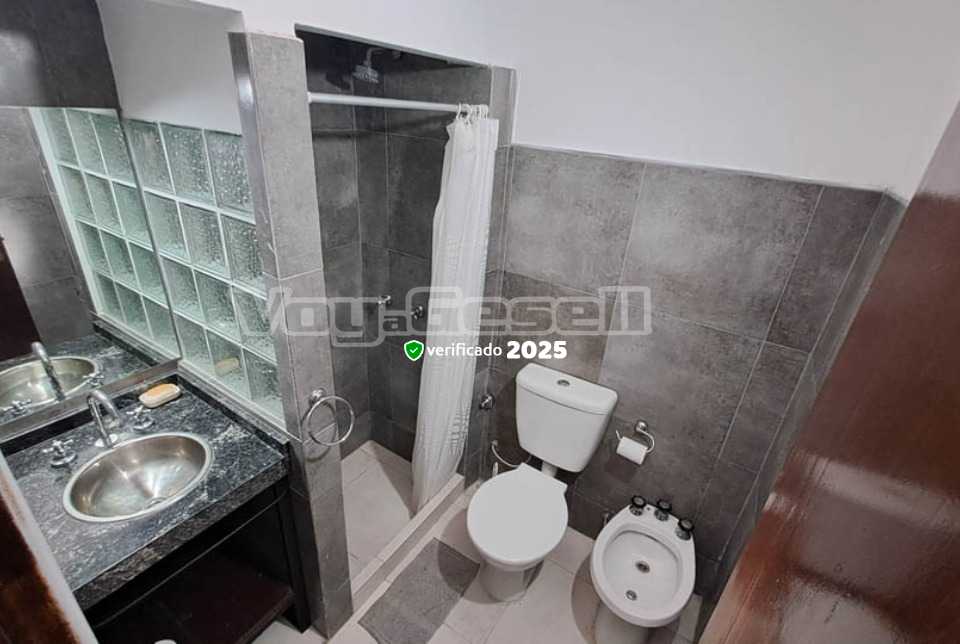 Alquilo Departamento Complejo Los Pinos en Villa Gesell zona Centro Comercial a 250 mts de la Playa