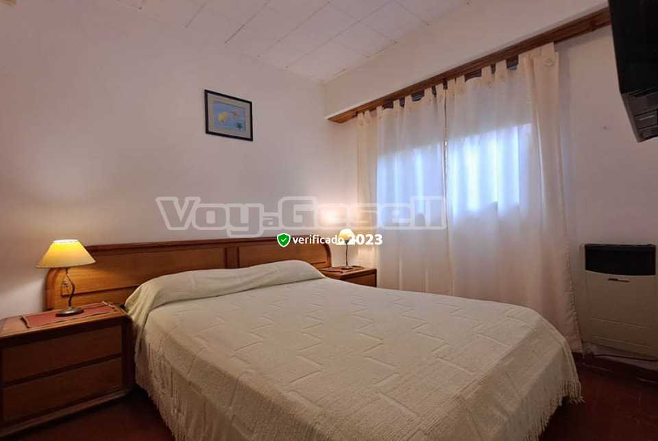 Alquilo Casa Cuatro Estaciones Casa en Villa Gesell zona Centro Comercial a 650 Mts de la Playa