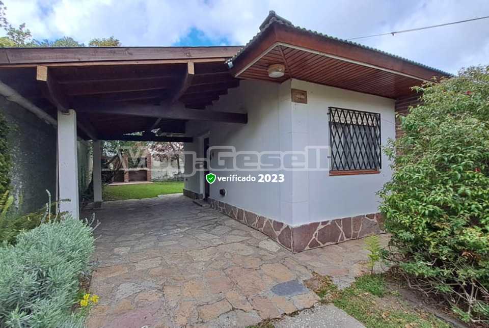 Alquilo Casa Cuatro Estaciones Casa en Villa Gesell zona Centro Comercial a 650 Mts de la Playa 