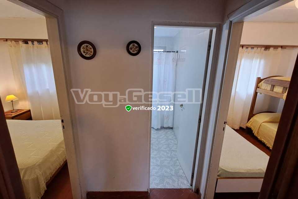 Alquilo Casa Cuatro Estaciones Casa en Villa Gesell zona Centro Comercial a 650 Mts de la Playa 