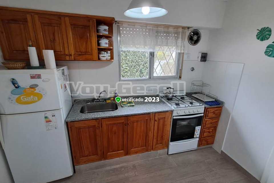 Alquilo Casa Cuatro Estaciones Casa en Villa Gesell zona Centro Comercial a 650 Mts de la Playa 