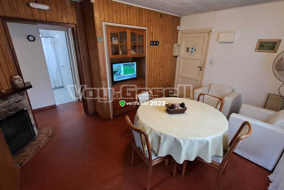 Alquilo Casa Cuatro Estaciones Casa en Villa Gesell zona Centro Comercial a 650 Mts de la Playa 