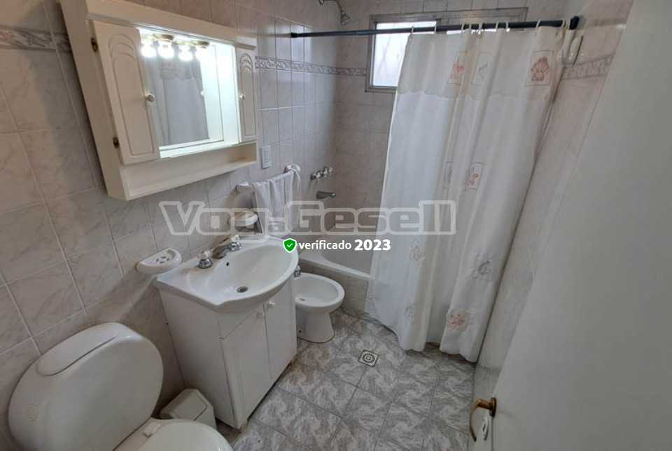 Alquilo Casa Cuatro Estaciones Casa en Villa Gesell zona Centro Comercial a 650 Mts de la Playa