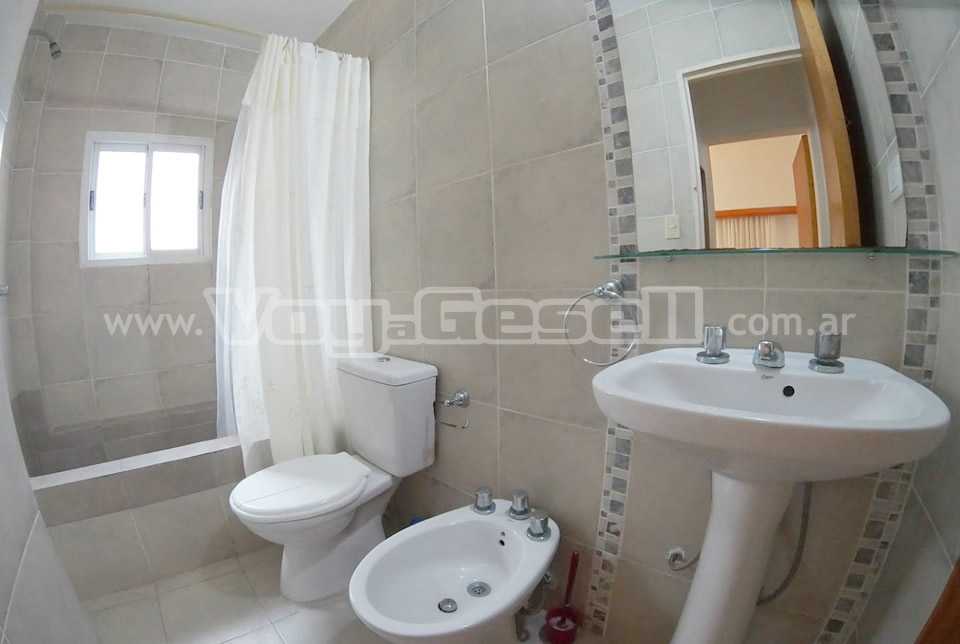 Alquilo Departamento Cuatro Soles en Villa Gesell zona Centro Comercial a 200 Mts de la Playa 