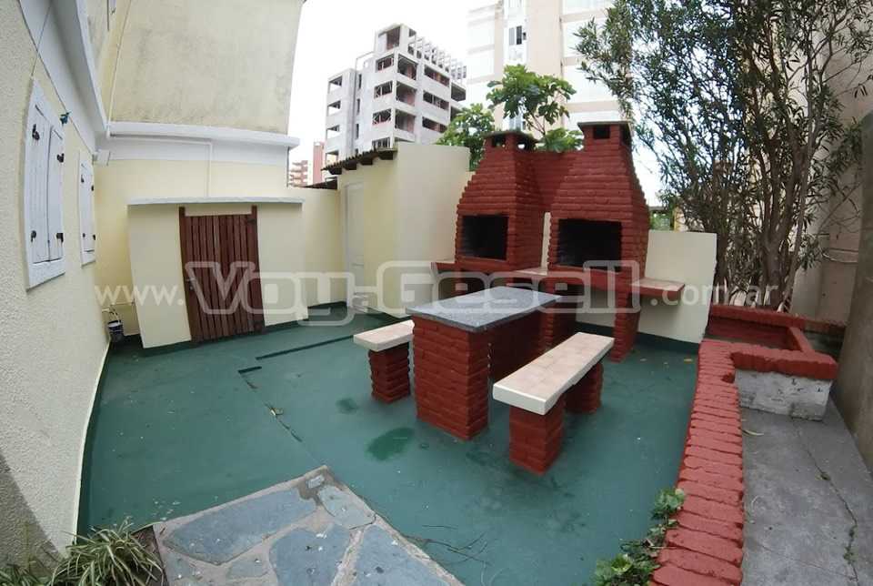 Alquilo Departamento Cuatro Soles en Villa Gesell zona Centro Comercial a 200 Mts de la Playa