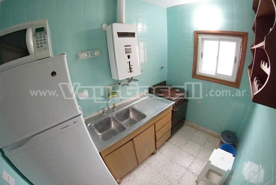 Alquilo Departamento Cuatro Soles en Villa Gesell zona Centro Comercial a 200 Mts de la Playa 