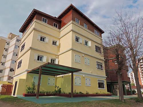 Alquilo Departamento Cuatro Soles 1A en Villa Gesell zona Centro Comercial a 200 Mts de la Playa 