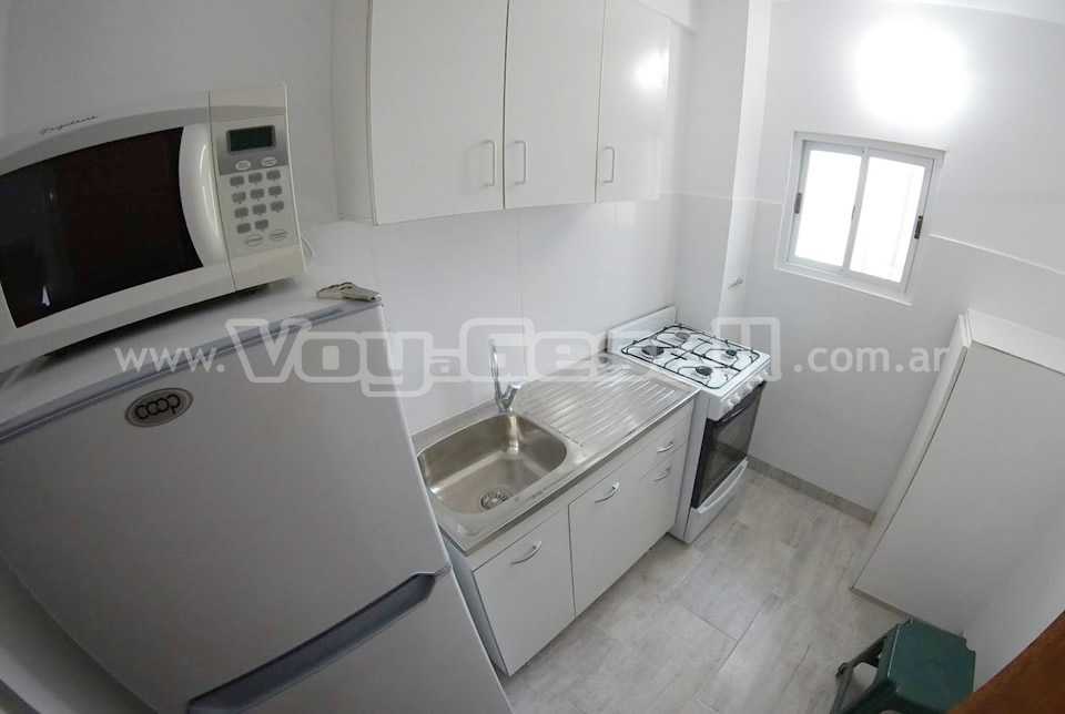 Alquilo Departamento Cuatro Soles 1A en Villa Gesell zona Centro Comercial a 200 Mts de la Playa 