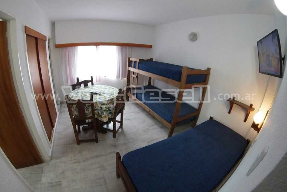 Alquilo Departamento Cuatro Soles 1A en Villa Gesell zona Centro Comercial a 200 Mts de la Playa 