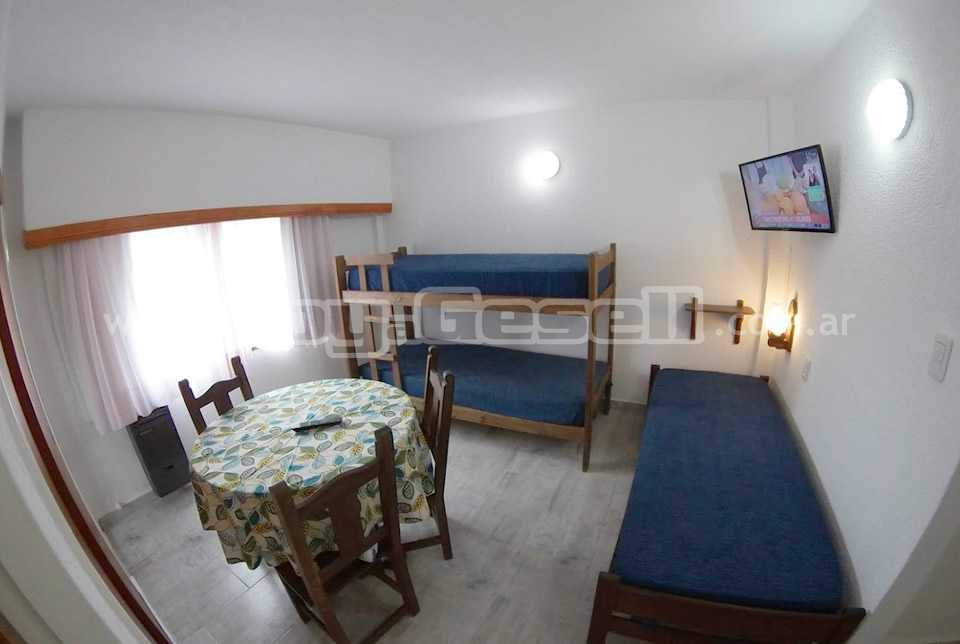 Alquilo Departamento Cuatro Soles 1A en Villa Gesell zona Centro Comercial a 200 Mts de la Playa 