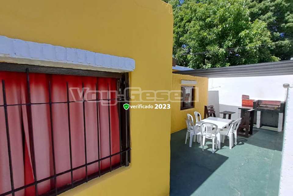 Alquilo Casa Dero 1 en Villa Gesell zona Centro a 800 Mts de la Playa 