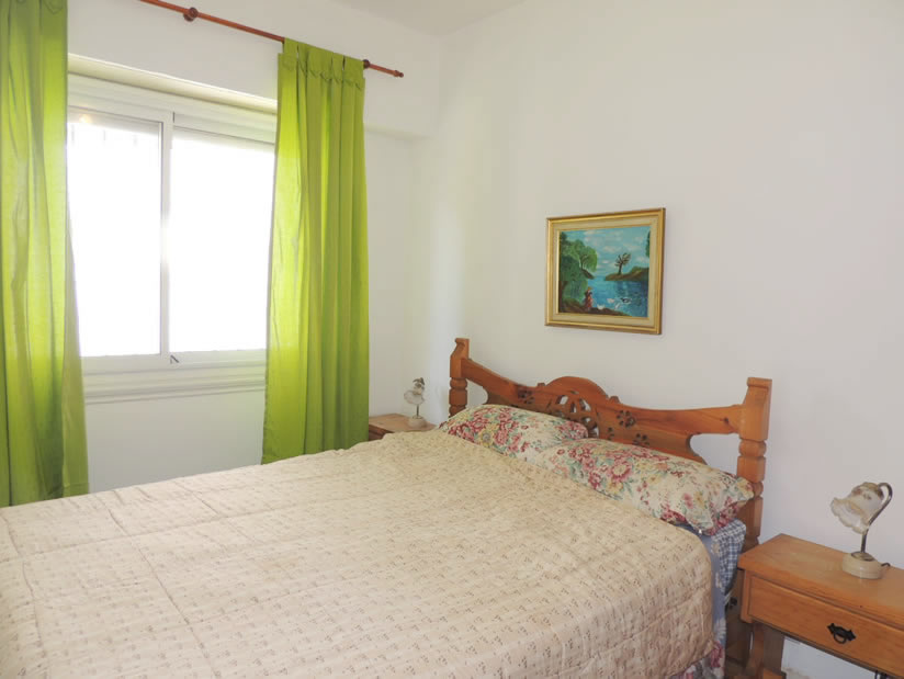 Alquilo Casa Domingo en Villa Gesell zona Centro Comercial a 400 Mts de la Playa 