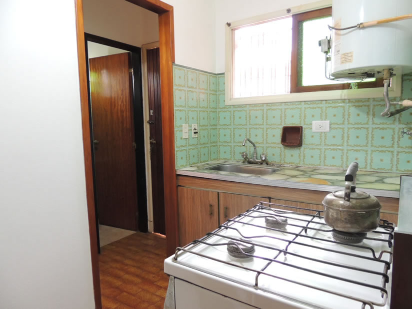 Alquilo Casa Domingo en Villa Gesell zona Centro Comercial a 400 Mts de la Playa 