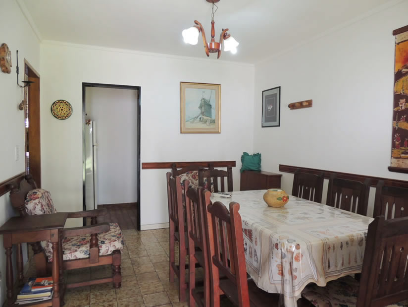 Alquilo Casa Domingo en Villa Gesell zona Centro Comercial a 400 Mts de la Playa 