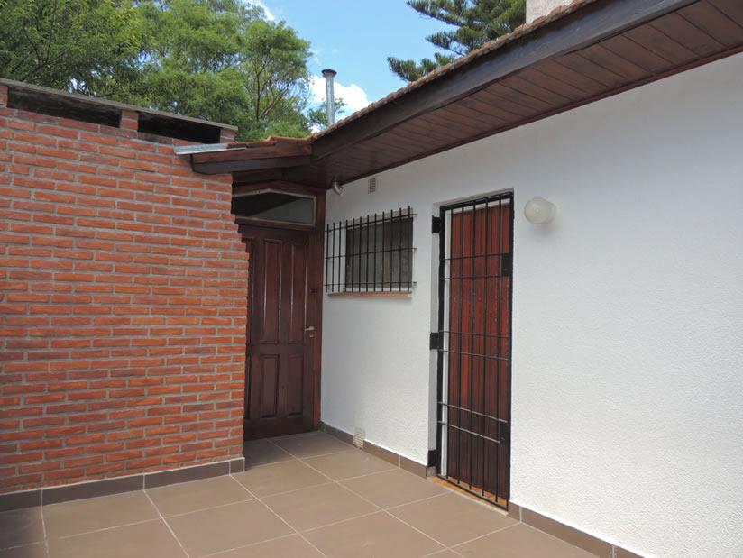 Alquilo Casa Domingo en Villa Gesell zona Centro Comercial a 400 Mts de la Playa