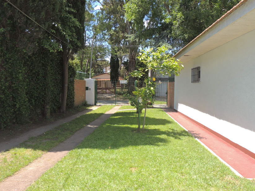 Alquilo Casa Domingo en Villa Gesell zona Centro Comercial a 400 Mts de la Playa