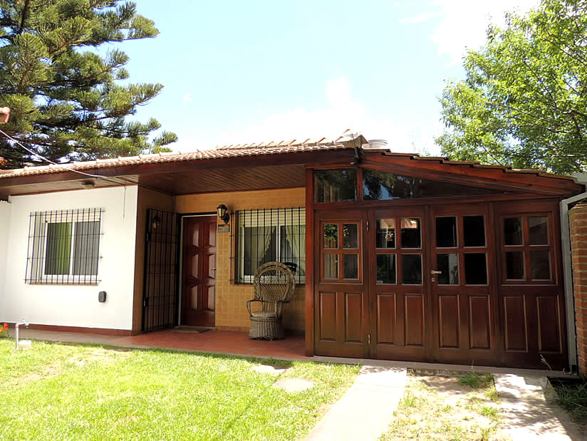 Casa: Domingo en Villa Gesell zona Centro Comercial