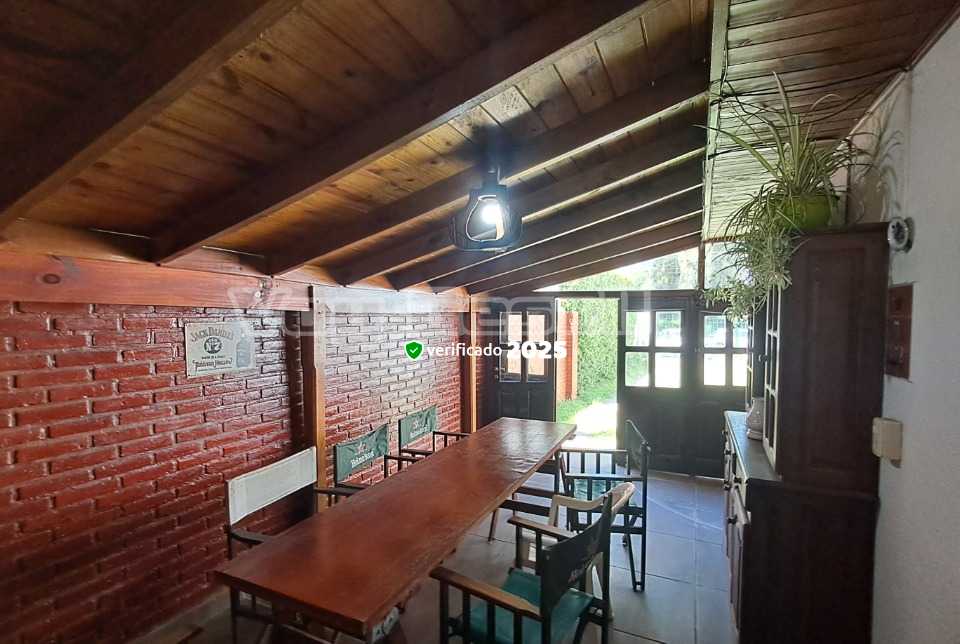 Alquilo Casa Domingo en Villa Gesell zona Centro Comercial a 400 Mts de la Playa