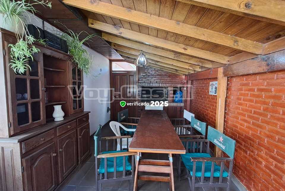 Alquilo Casa Domingo en Villa Gesell zona Centro Comercial a 400 Mts de la Playa