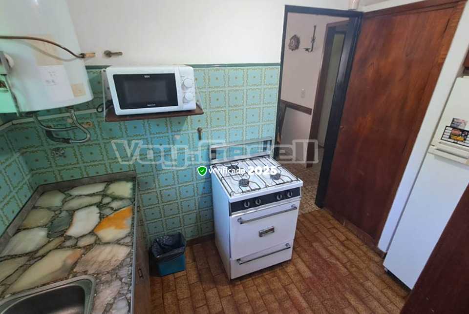 Alquilo Casa Domingo en Villa Gesell zona Centro Comercial a 400 Mts de la Playa 