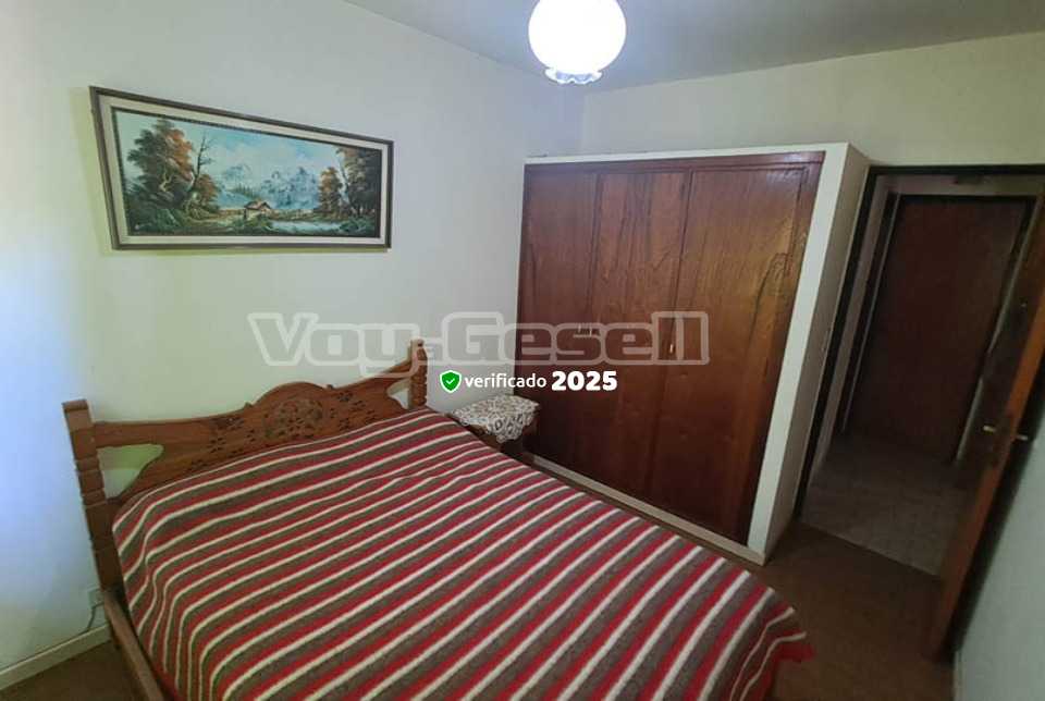 Alquilo Casa Domingo en Villa Gesell zona Centro Comercial a 400 Mts de la Playa