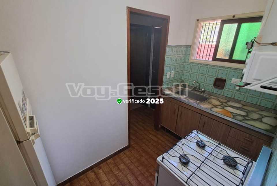 Alquilo Casa Domingo en Villa Gesell zona Centro Comercial a 400 Mts de la Playa 