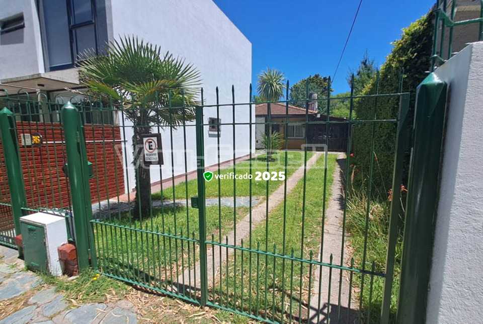 Alquilo Casa Domingo en Villa Gesell zona Centro Comercial a 400 Mts de la Playa