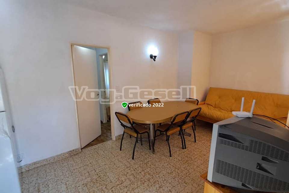 Alquilo Departamento Doña Julia en Villa Gesell zona Centro a 500 Mts de la Playa Cocina Comedor