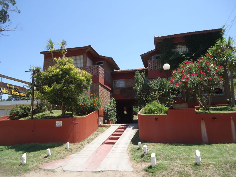 Alquilo Duplex Dulces Vacaciones en Villa Gesell zona Centro a 700 Mts de la Playa Ingreso 