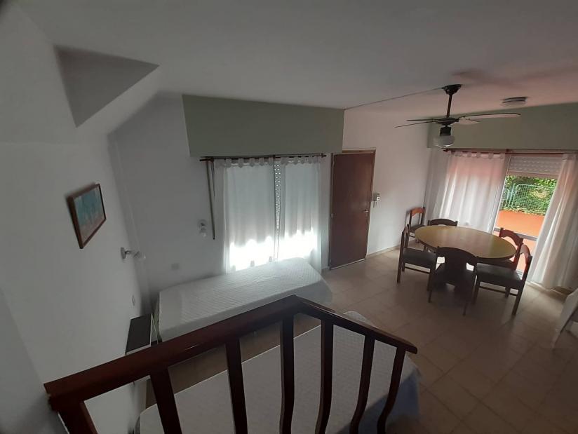 Alquilo Duplex Dulces Vacaciones en Villa Gesell zona Centro a 700 Mts de la Playa 3 amb con 2 dormitorios con terraza individual de 