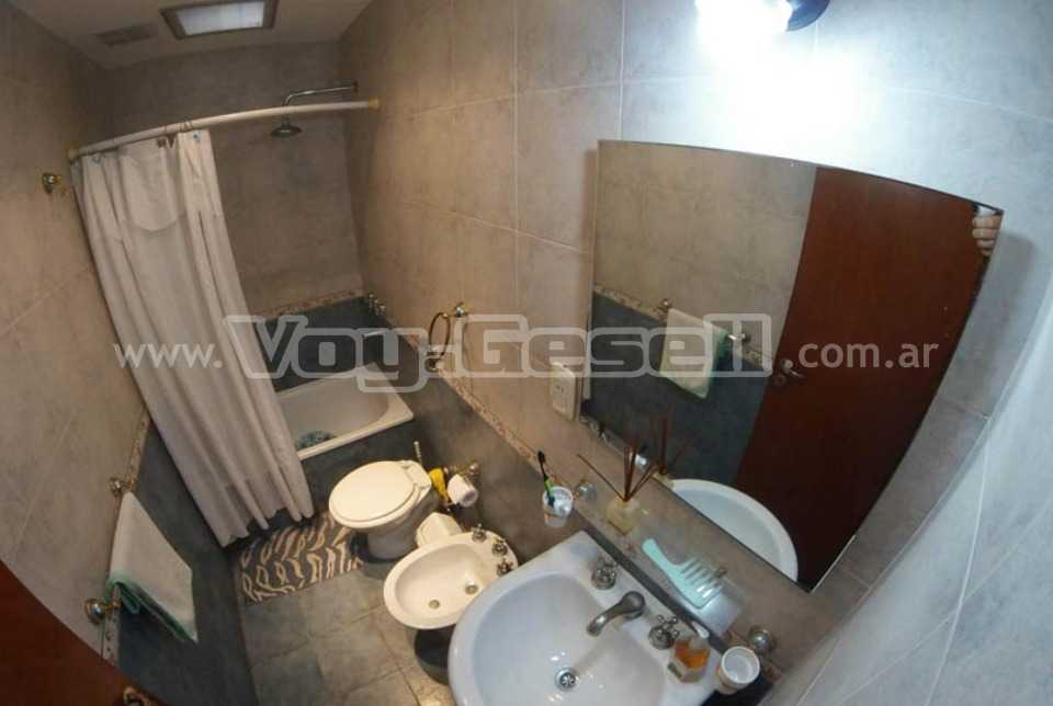 Alquilo Departamento Dunas y Mar PB B en Villa Gesell zona Centro Comercial a 10 Mts de la Playa 