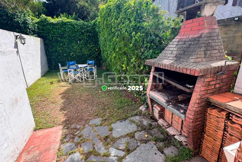 Alquilo Duplex Duplex 125  en Villa Gesell zona Centro a 1200 mts de la Playa