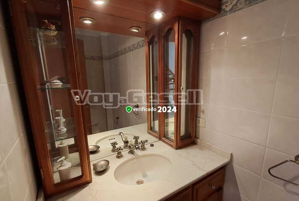 Alquilo Departamento Ebro 13 en Villa Gesell zona Centro Comercial a 140 mts de la Playa 