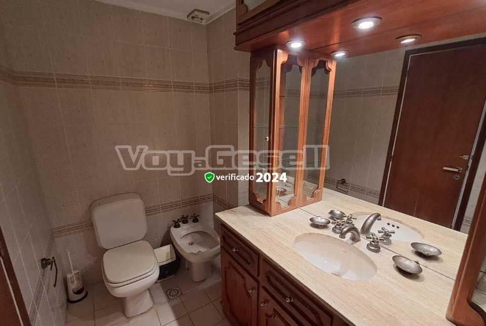 Alquilo Departamento Ebro 13 en Villa Gesell zona Centro Comercial a 140 mts de la Playa