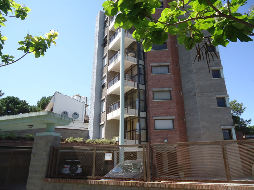 Alquilo Departamento Edif. Galli 6A en Villa Gesell zona Centro Comercial a 290 Mts de la Playa 