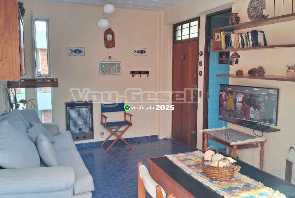 Alquilo Departamento Edificio Anec Mar I en Villa Gesell zona Barrio Norte a 50 mts de la Playa Living comedor c/Smart TV 32