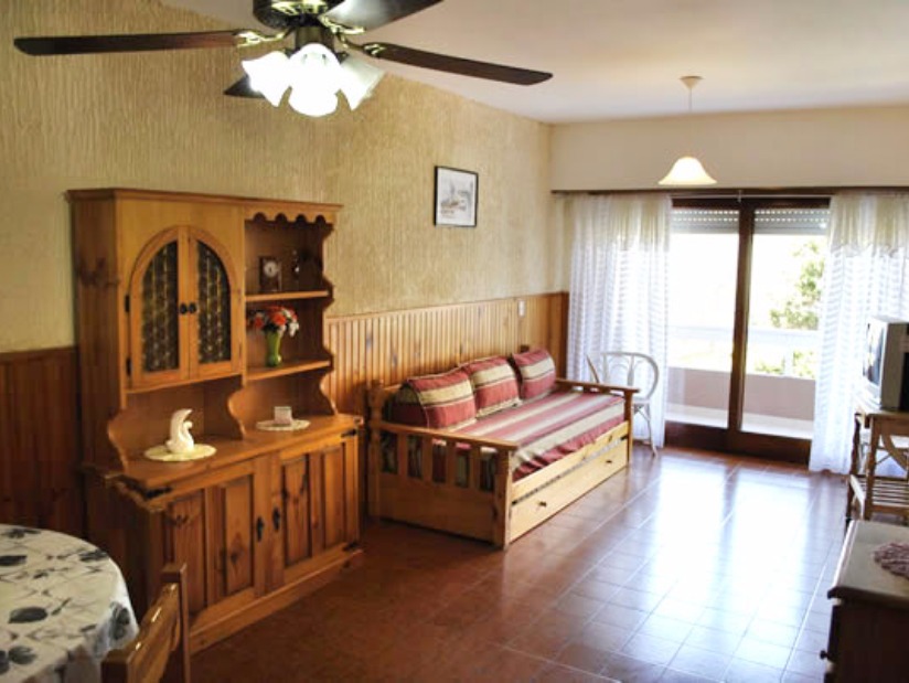 Alquilo Departamento Eros en Villa Gesell zona Centro Comercial a 100 Mts de la Playa 