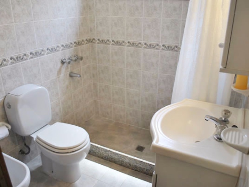 Alquilo Departamento Eros en Villa Gesell zona Centro Comercial a 100 Mts de la Playa 