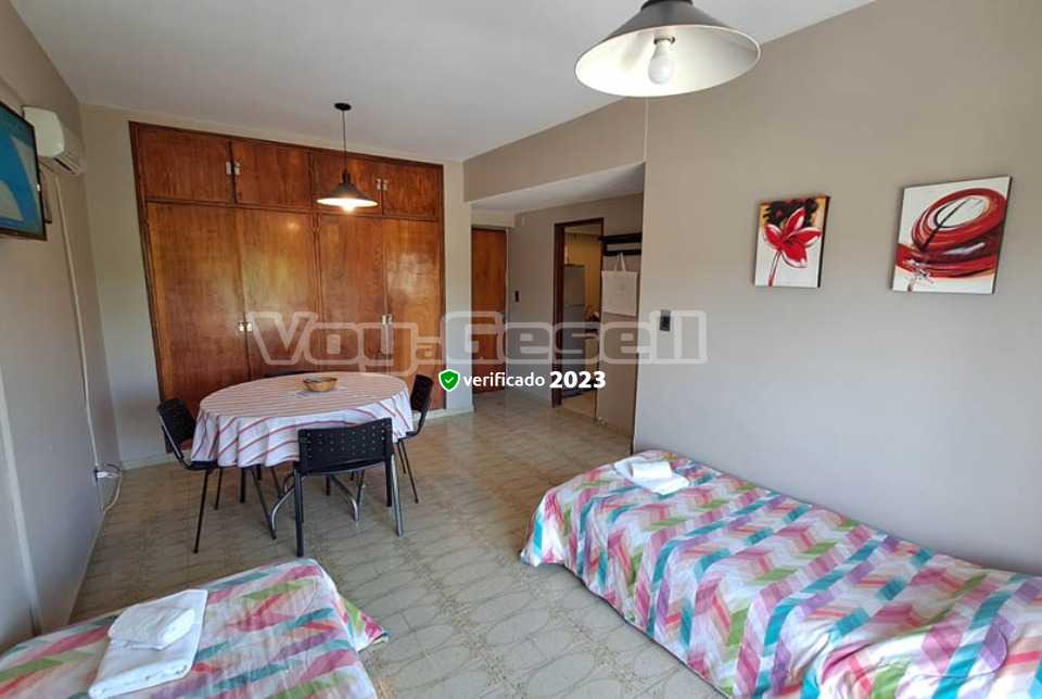 Alquilo Departamento Edificio Los Medanos en Villa Gesell zona Centro a 450 Mts de la Playa