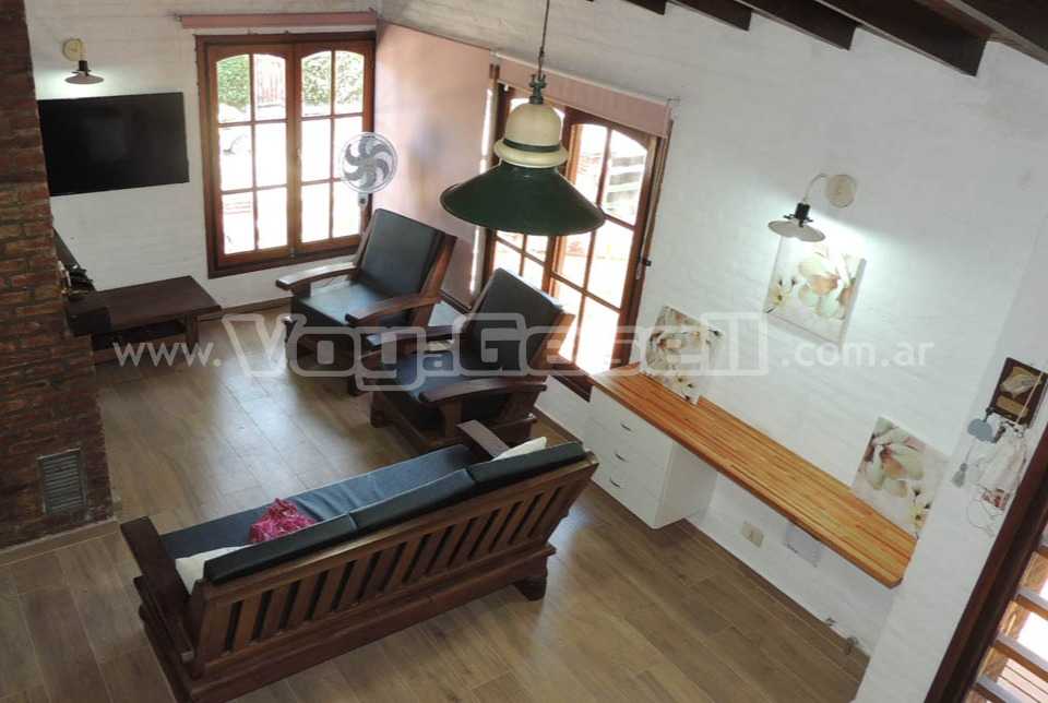 Alquilo Casa El Aljibe en Villa Gesell zona Barrio Norte a 700 mts de la Playa 