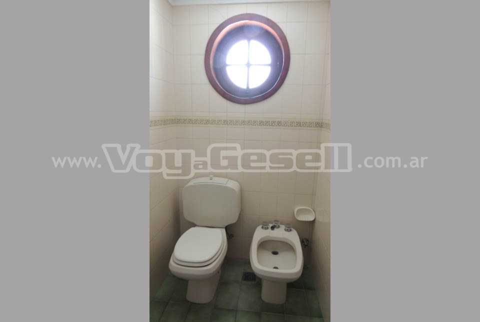 Alquilo Casa El Aljibe en Villa Gesell zona Barrio Norte a 700 mts de la Playa