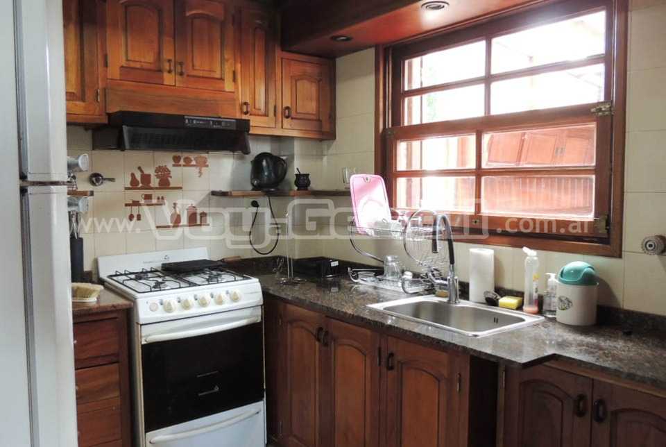 Alquilo Casa El Aljibe en Villa Gesell zona Barrio Norte a 700 mts de la Playa 