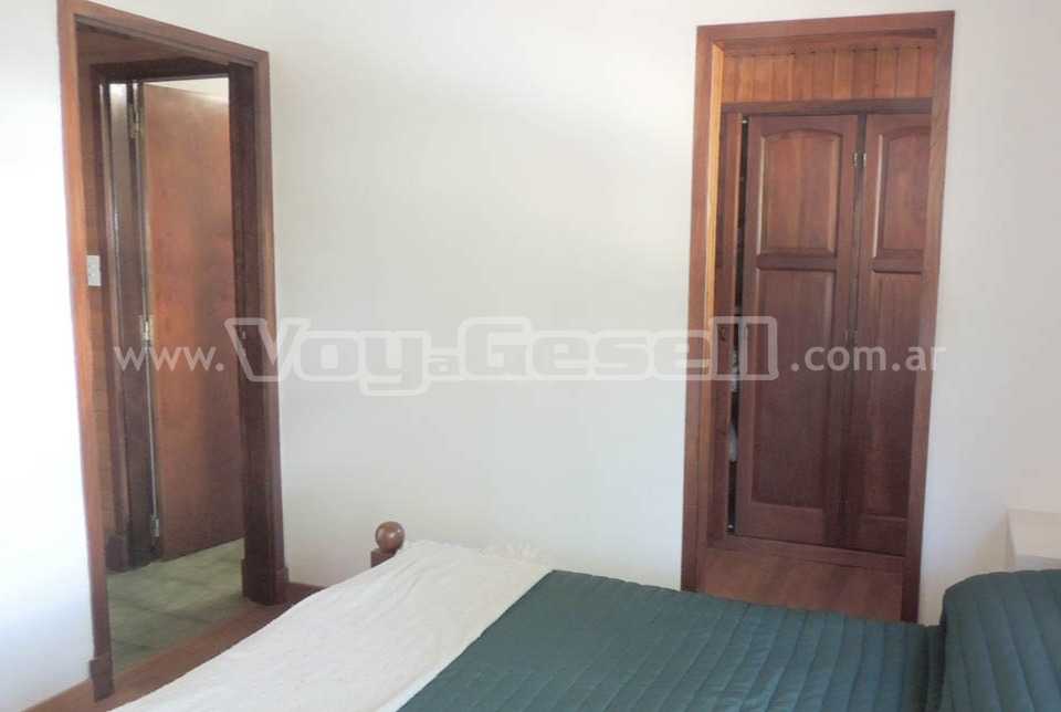 Alquilo Casa El Aljibe en Villa Gesell zona Barrio Norte a 700 mts de la Playa